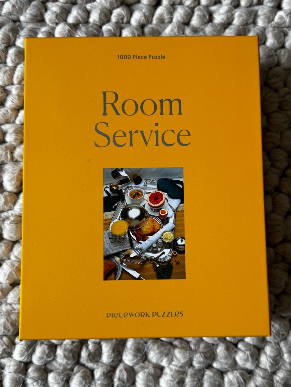 Piecework 1000 piece Puzzle "Room Service”